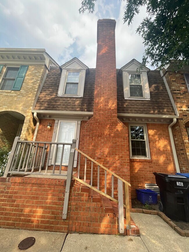 Building Photo - Beautiful Townhome in Kempsville/Providenc...