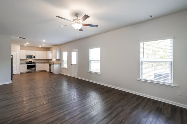 Building Photo - 3211 Bridgewood Dr