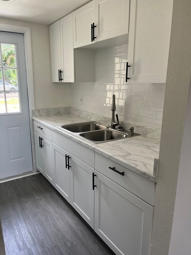 Primary Photo - 721/723 Burdick Ave