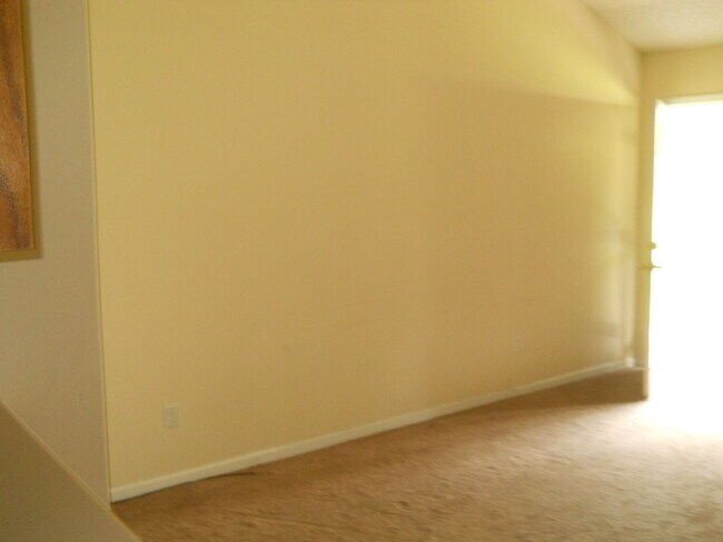 Foto del edificio - 3096 Tyndall Dr