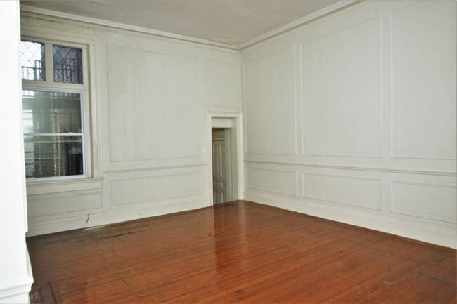 Building Photo - 932 N Charles St