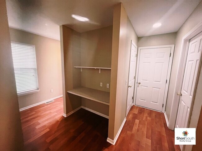 Foto del edificio - 3 Bed 3.5 Bath Executive Townhome For-Rent...