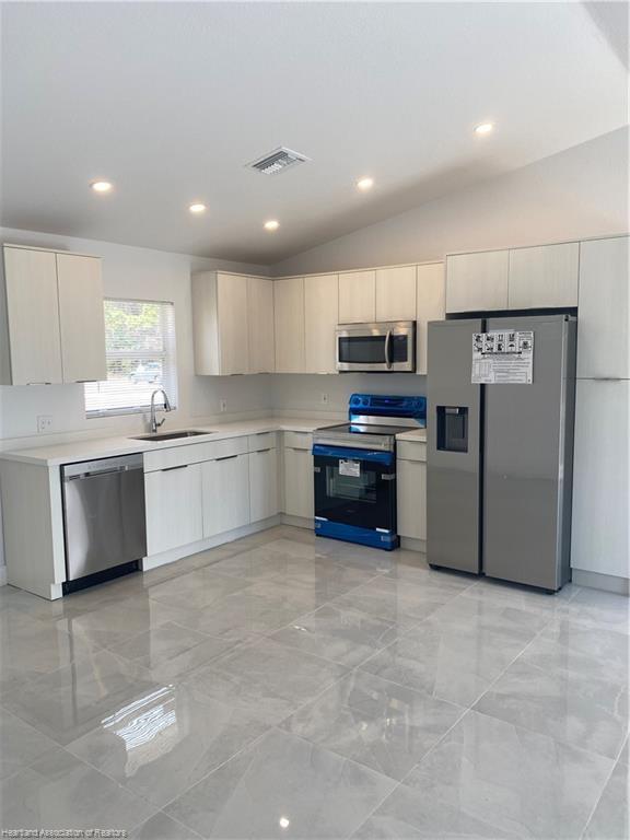 Foto del edificio - 851 Kingfisher Ave NW