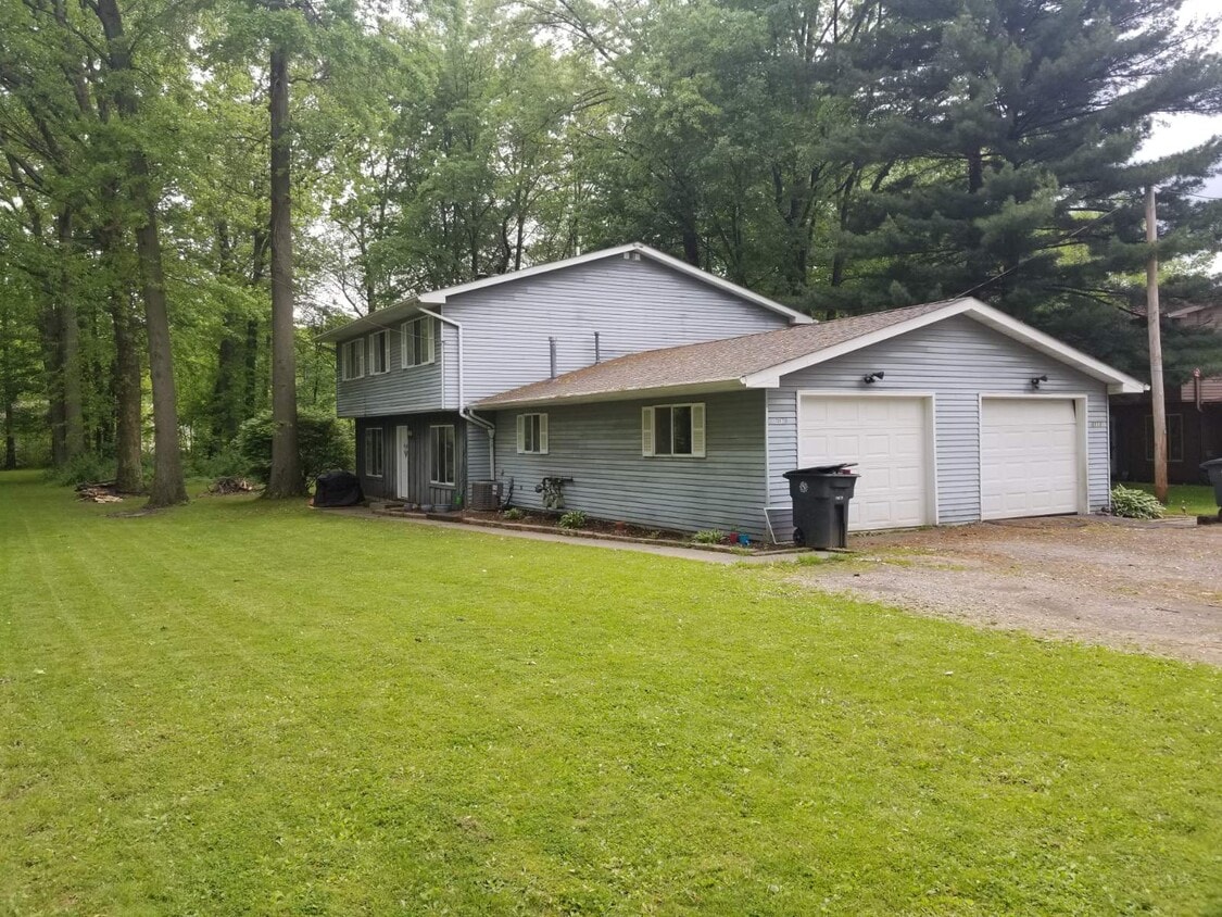 Primary Photo - 1117 Rosewood Dr NE