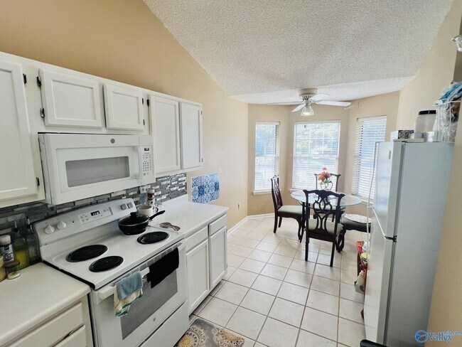 Foto del edificio - 167 Stone Meadow Ln