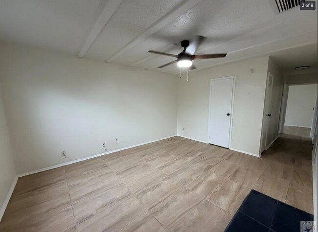 Foto del edificio - 2405 Mamie Dr