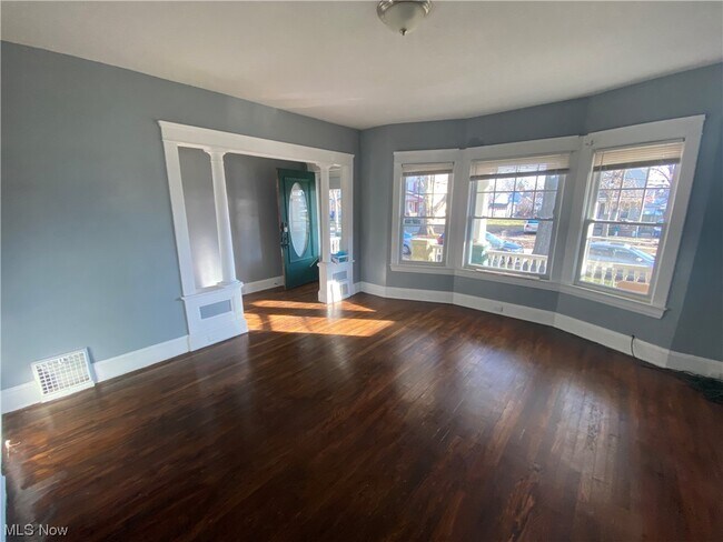 Foto del edificio - 2162 W 83rd St