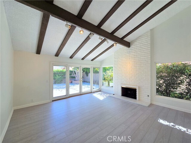 Foto del edificio - 10835 Slater Ave