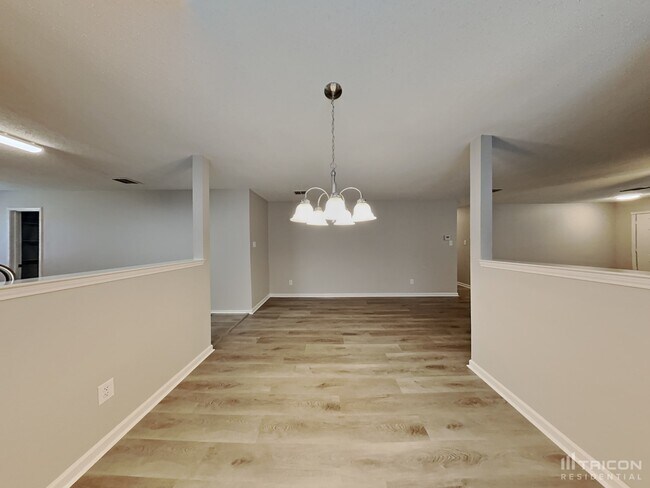 Foto del edificio - 8403 Bacury Rd