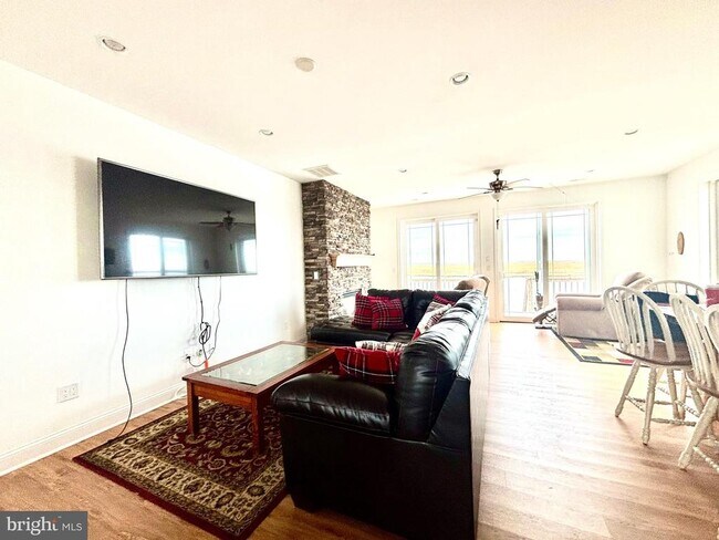 Foto del edificio - 448 Dock Rd