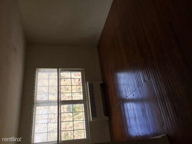 Foto del edificio - 8208 Roanoke Ave