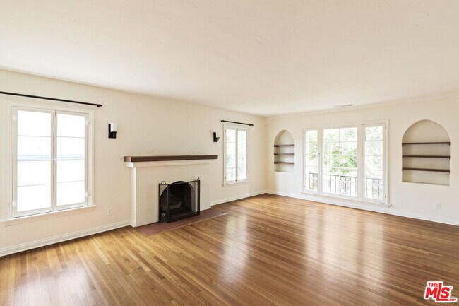 Building Photo - 1056 S Stanley Ave