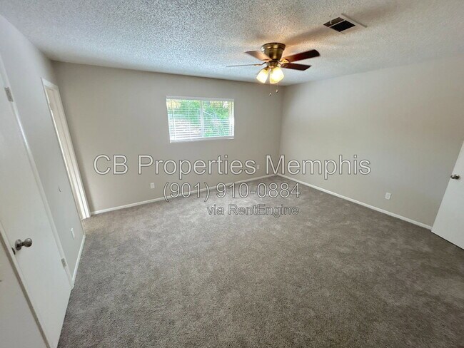 Foto del edificio - 2219 Goldbrier Ln