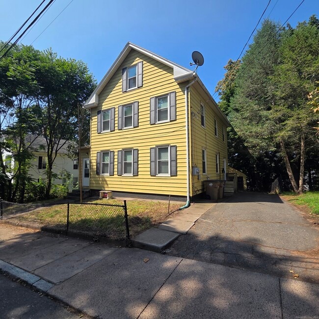Building Photo - 9 Woodland St
