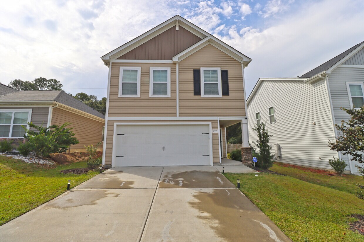 Primary Photo - 225 Wannamaker Way