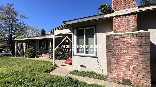 Foto del edificio - Charming Arden Area 2bd/1ba Duplex!