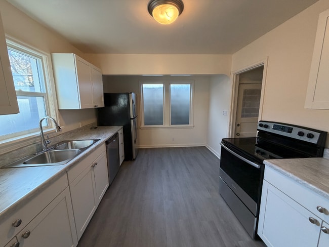 Foto del edificio - 820 Central Ave