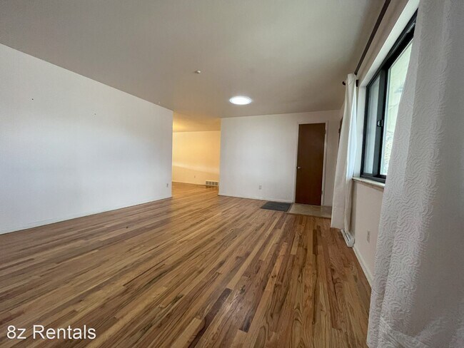 Foto del edificio - 4 br, 2 bath House - 4960 Ricara Dr.