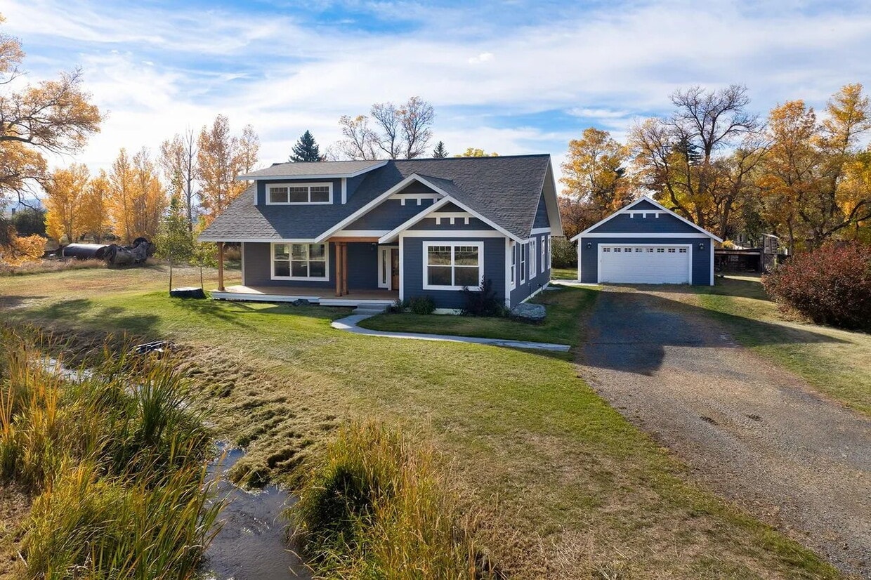 Primary Photo - Beautiful and Spacious 3 Bed, 2.5 Bath Hom...