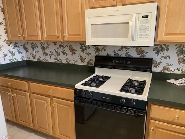 Building Photo - 2 br, 1.5 bath Townhome - 5013 Brookwood Ct