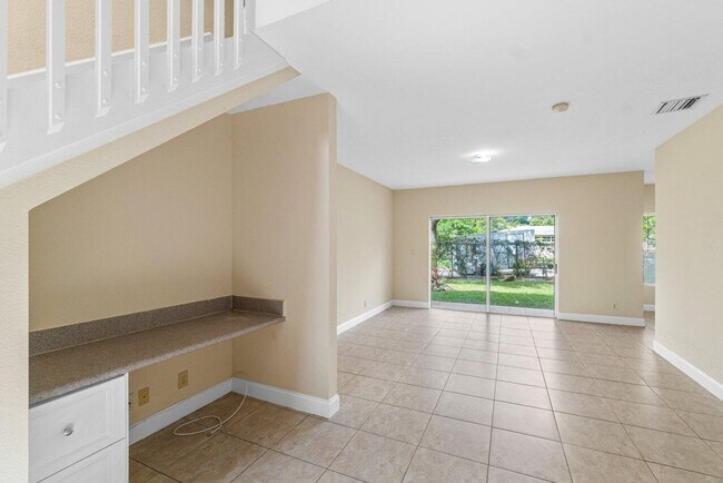 Building Photo - 809 Talia Cir