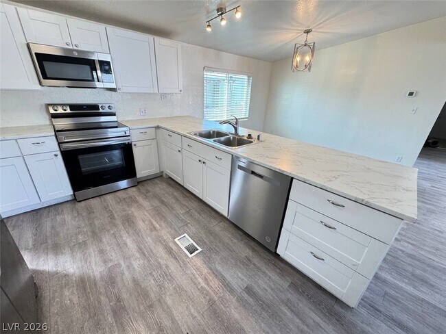 Building Photo - 4905 Fuentes Cir