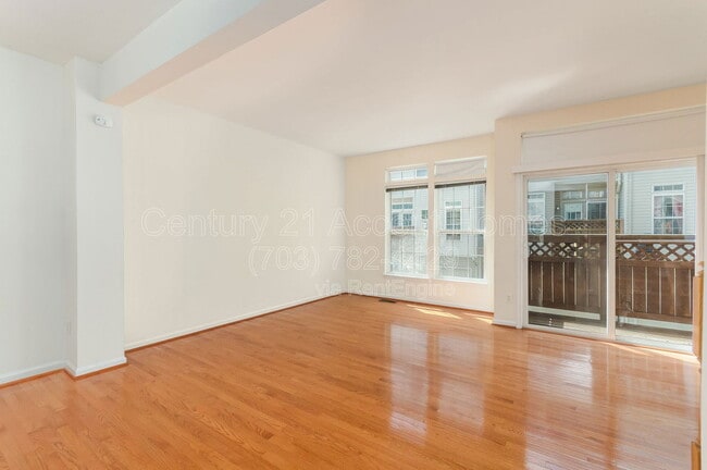 Building Photo - 1030 Harrison Cir