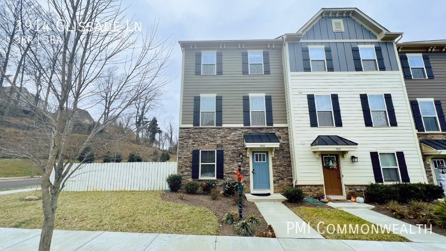 Foto principal - 3 Bed / 2.5 Bath Townhouse (Available 4/10...