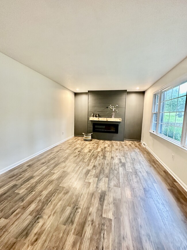 Building Photo - 643 Bedford Springs Rd