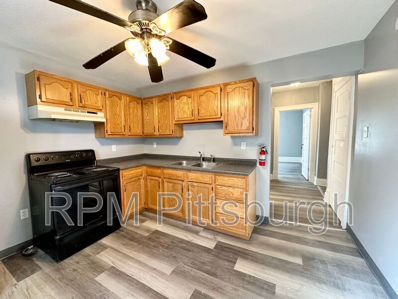 Primary Photo - 3139 Kelvin St