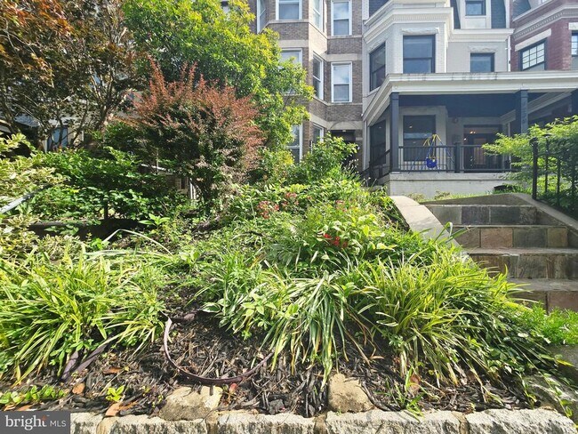 Foto del edificio - 1228 Fairmont St NW