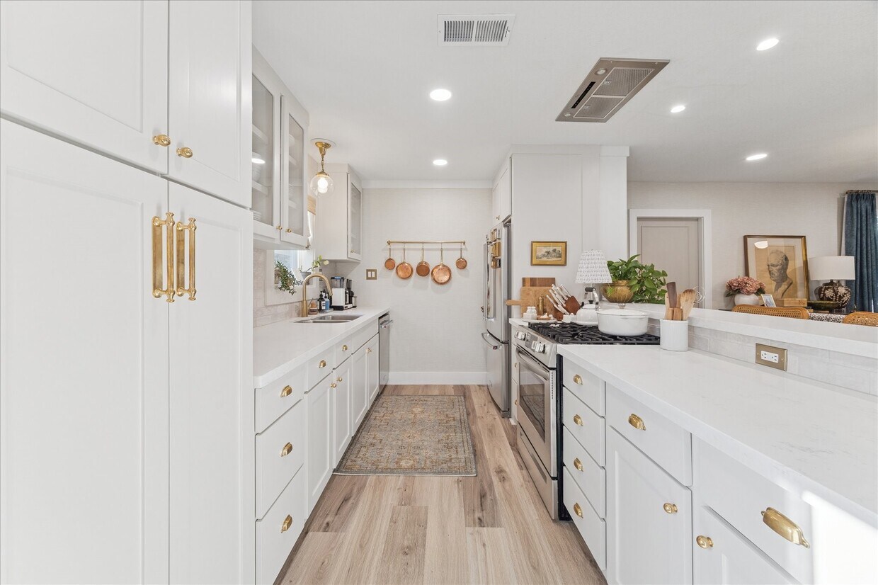 Foto principal - 5907 Hewitt Dr