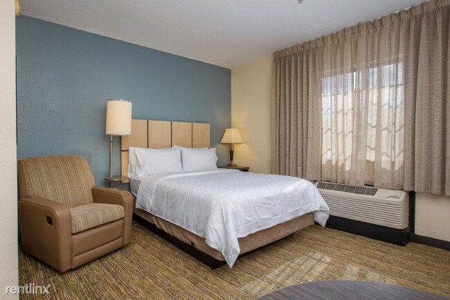 Building Photo - 1 br, 1 bath Condo - 11001 Oakmont St
