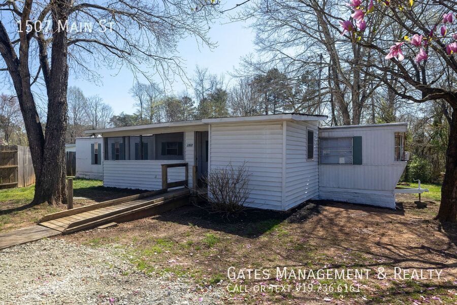 Primary Photo - Charming One Bedroom in Mebane