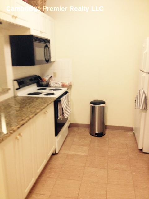 Building Photo - 373 Highland Ave