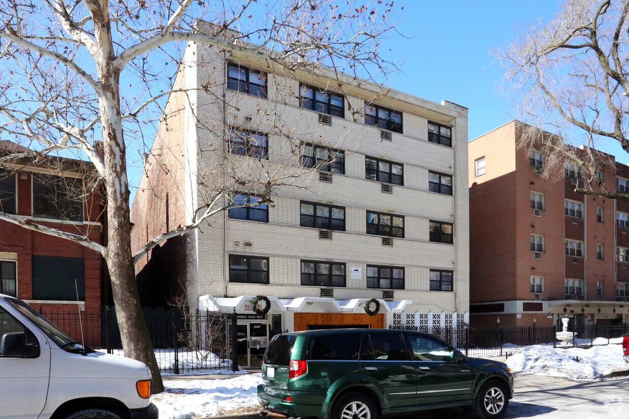 Foto del edificio - Crescent Drive Apartments