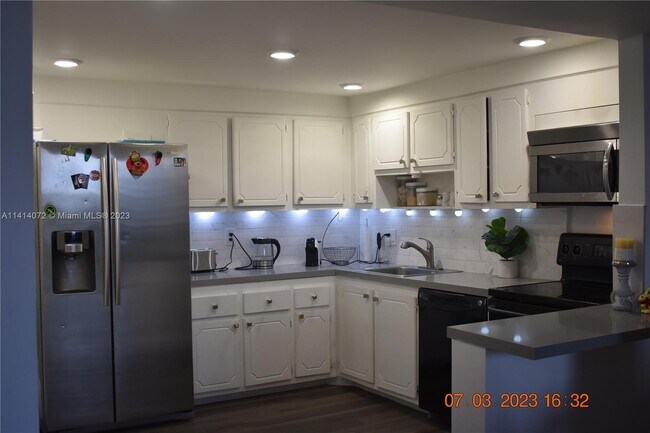 Building Photo - 13499 Biscayne Blvd