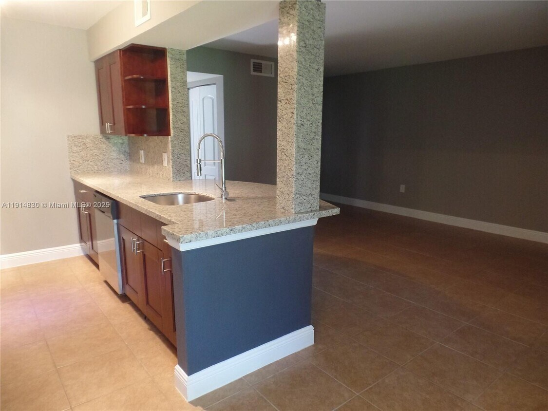 Foto principal - 2405 NW 33rd St