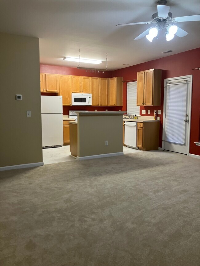 Cocina con isla - 1013 Goldmist Ln