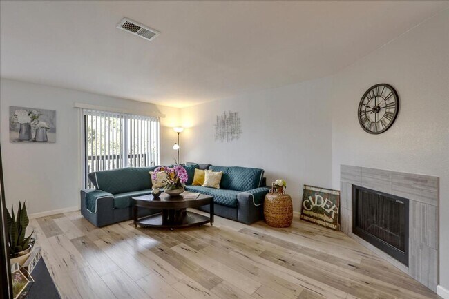 Foto del edificio - Remodeled unit with views