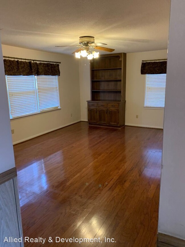 4 br, 2 bath House - 1625 Cedarbrook photo'