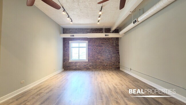 Foto del edificio - 2320 N Damen Ave