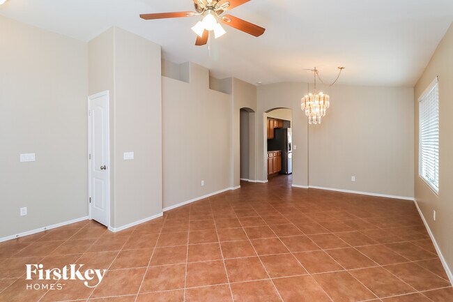 Foto del edificio - 4936 W Glass Ln