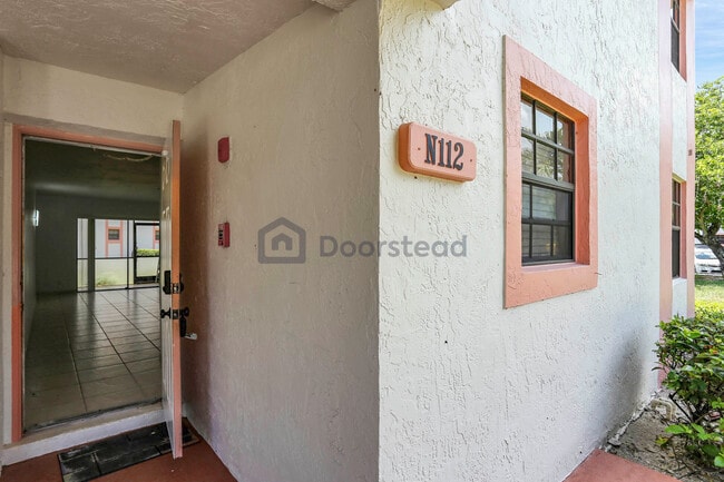 Building Photo - 3050 Norwood Pl