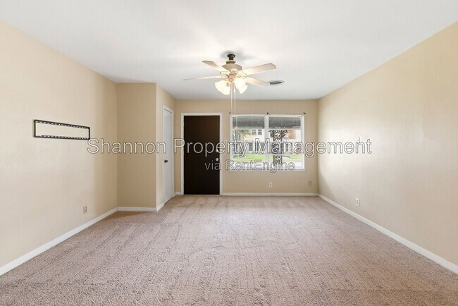 Foto del edificio - 8406 Highcrest Dr