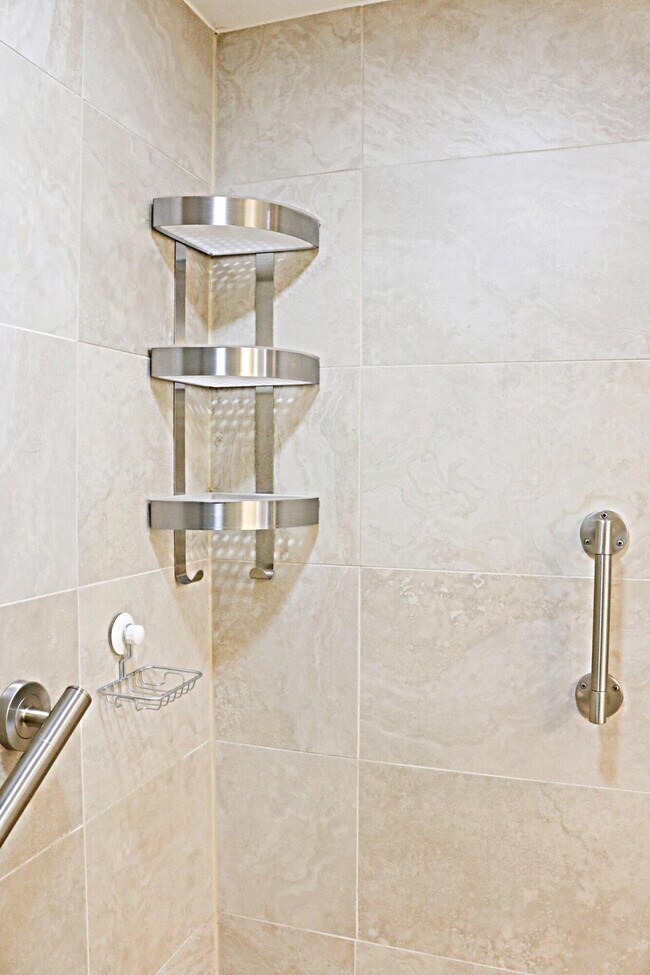 Building Photo - 230 NE 26th Ave