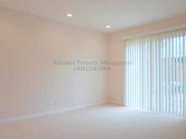 Foto del edificio - Cambrian Home, Pets Negotiable! Near Award...