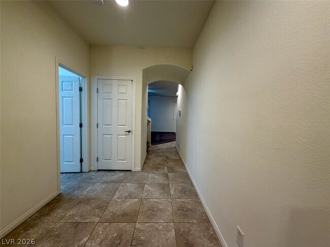 Building Photo - 5844 Middle Rock St
