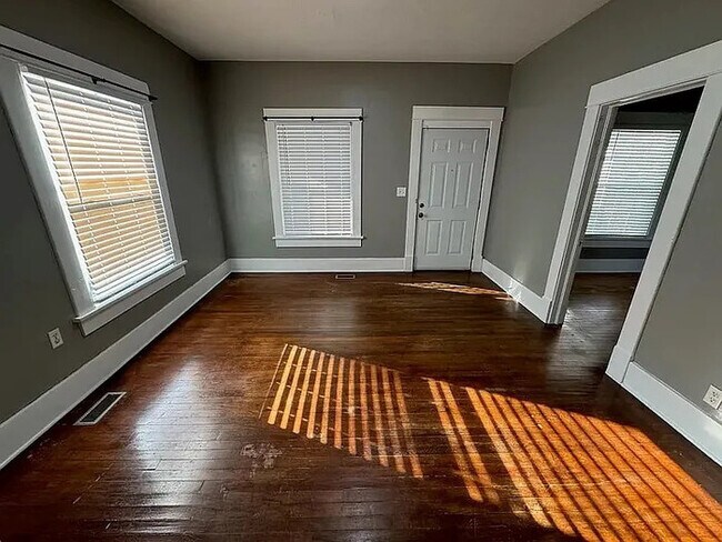 Building Photo - Riverside 3 Bed 1 Bath Home For Rent
