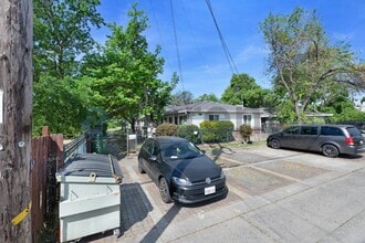 Building Photo - 2749 Fairfield St